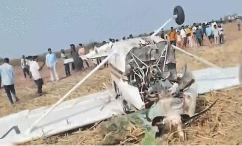 സ്വ​കാ​ര്യ ചെ​റു​വി​മാ​നം ത​ക​ർ​ന്നു