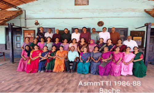 നാ​ലു​പ​തി​റ്റാ​ണ്ടി​ന്റെ ഓ​ർ​മ​ക​ളി​ൽ അ​വ​രൊ​ന്നി​ച്ചു