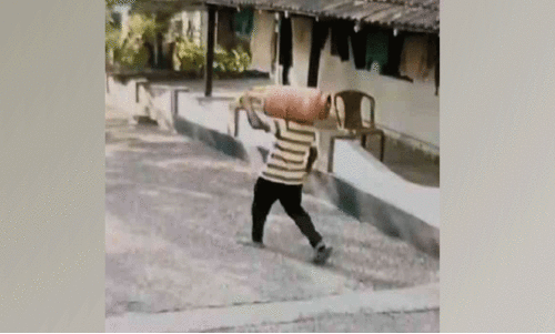 ഗ്യാ​സ് സി​ലി​ണ്ട​ർ ക​വ​ർ​ന്നു