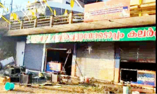 ഓ​യി​ൽ മി​ല്ലി​ൽ അ​ഗ്നി​ബാ​ധ:  അ​ര​ക്കോ​ടി​യു​ടെ ന​ഷ്ടം