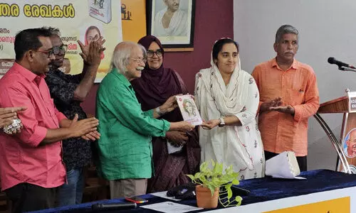 ‘സമാന്തരരേഖകൾ’ കവിതാ സമാഹാരം പ്രകാശനം ചെയ്തു