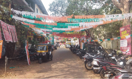 പൊതുസ്ഥലത്തെ പ്രചാരണ വിലക്കിന് പുല്ലുവില;  വടകര നഗരം പ്രചാരണങ്ങളിൽ മുങ്ങുന്നു