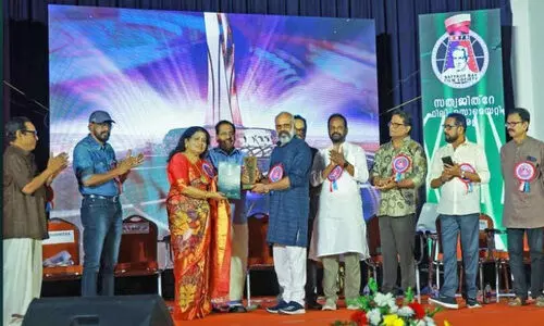 സത്യജിത് റായ് പുരസ്കാര നിറവിൽ ബഹ്റൈനിൽനിന്നുള്ള സ്റ്റാർസ് ഇൻ ദ ഡാർക്നെസും അച്ഛൻ മാഷും