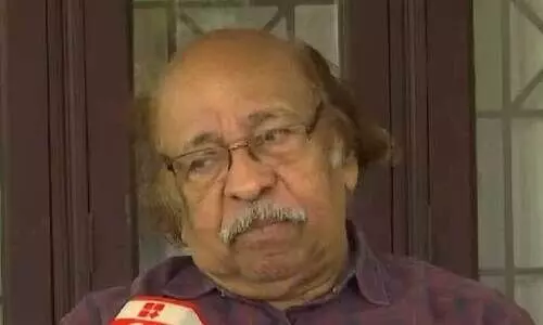 തുടർഭരണ വിവാദം: വിമർശനം കടുപ്പിച്ച് സച്ചിദാനന്ദൻ; സൈ​ബ​ർ ലോ​ക​ത്തെ അ​ജ്ഞരോട് വി​ശ​ദീ​ക​രി​ക്കു​ന്ന​ത് നാ​ണ​ക്കേ​ടെന്ന്