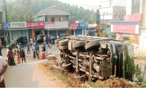 ടോ​റ​സ് ലോ​റി മ​റി​ഞ്ഞു