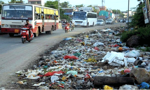 ഇ​ങ്ങ​നെ വ​ലി​ച്ചെ​റി​യ​ണോ? പൊതുസ്ഥലത്ത് മാലിന്യം വലിച്ചെറിഞ്ഞതിന് ജില്ലയിൽ മൂന്ന് വർഷത്തിനിടെ പിഴയിട്ടത് 1.42 കോടി