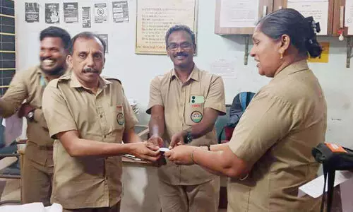 വനിത കണ്ടക്ടറുടെ സത്യസന്ധത; ബസിൽ നഷ്ടപ്പെട്ട സ്വർണമാല തിരികെ ലഭിച്ചു