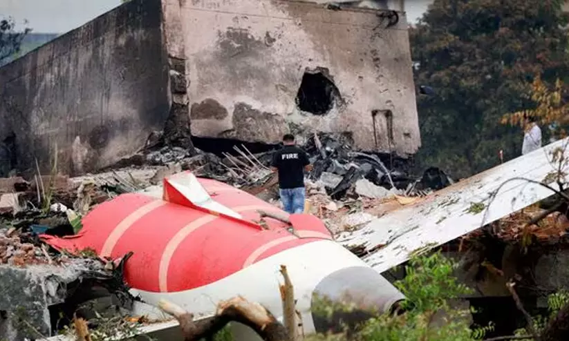 അഹ്മദാബാദ് ദുരന്തം; പൈലറ്റിനെ കുറ്റപ്പെടുത്തിയുള്ള ഇറ്റാലിയൻ റിപ്പോർട്ട് അടിസ്ഥാനരഹിതവും ഊഹാപോഹവുമെന്ന് ഇന്ത്യ അഹ്മദാബാദ് ദുരന്തം; പൈലറ്റിനെ കുറ്റപ്പെടുത്തിയുള്ള ഇറ്റാലിയൻ റിപ്പോർട്ട് അടിസ്ഥാനരഹിതവും ഊഹാപോഹവുമെന്ന് ഇന്ത്യ