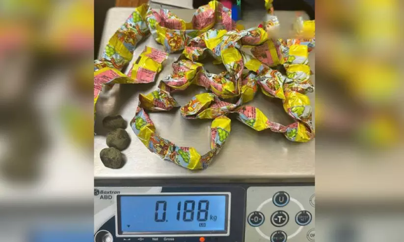 മൂന്നുപേർ പിടിയിൽ വിമാനത്താവളം വഴി ലഹരി കടത്താൻ ശ്രമം മൂന്നുപേർ പിടിയിൽ വിമാനത്താവളം വഴി ലഹരി കടത്താൻ ശ്രമം