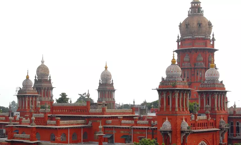 ആരാധനാലയ നിയമം അനധികൃത നിർമാണത്തിന് സംരക്ഷണം നൽകില്ല; ക്ഷേത്രം ഒഴിയണമെന്ന് മദ്രാസ് ഹൈകോടതി ആരാധനാലയ നിയമം അനധികൃത നിർമാണത്തിന് സംരക്ഷണം നൽകില്ല; ക്ഷേത്രം ഒഴിയണമെന്ന് മദ്രാസ് ഹൈകോടതി