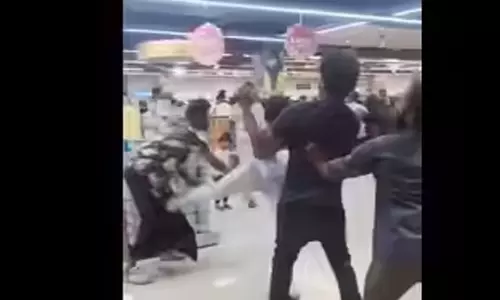 ഷോപ്പിങ് മാളിൽ എസ്.എഫ്.ഐ പ്രവർത്തകരുടെ മർദനം: പൊലീസുകാരനെതിരെ കേസെടുത്തതിൽ വീഴ്ചയില്ലെന്ന് റിപ്പോർട്ട് ഷോപ്പിങ് മാളിൽ എസ്.എഫ്.ഐ പ്രവർത്തകരുടെ മർദനം: പൊലീസുകാരനെതിരെ കേസെടുത്തതിൽ വീഴ്ചയില്ലെന്ന് റിപ്പോർട്ട്