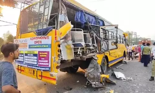 സ്കൂൾ ബസിൽ മീൻ ലോറി ഇടിച്ച് ഏഴ് വിദ്യാർഥികൾക്ക് പരിക്ക്