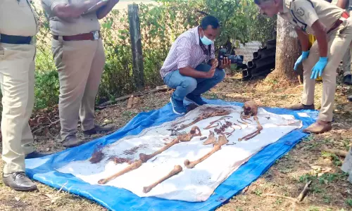 വീട്ടിൽ കുഴിച്ചിട്ട നിലയിൽ മനുഷ്യ അസ്ഥികൂടം: അന്വേഷണം ആരംഭിച്ചു