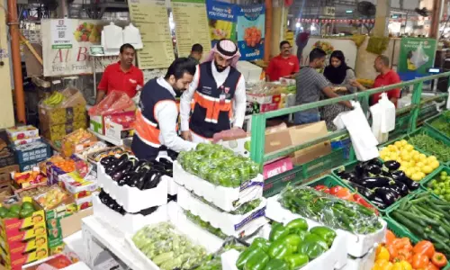 റ​മ​ദാ​ൻ വി​പ​ണി​ ക​ർ​ശ​ന പ​രി​ശോ​ധ​ന; വി​ല​ക്ക​യ​റ്റം ത​ട​യാ​ൻ ന​ട​പ​ടി​ക​ൾ ശ​ക്തം