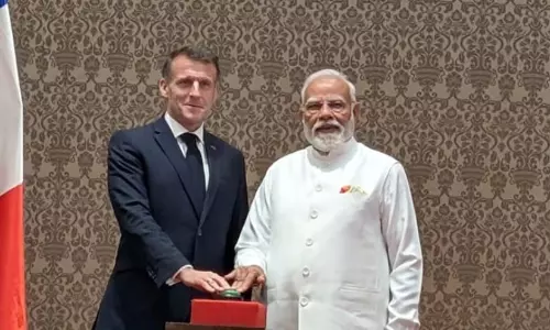 ഉഭയകക്ഷി ബന്ധം ശക്തമാക്കാൻ ഇന്ത്യ-ഫ്രാൻസ് ചർച്ച; മോദിയും മാക്രോണും കൂടിക്കാഴ്ച നടത്തി ഉഭയകക്ഷി ബന്ധം ശക്തമാക്കാൻ ഇന്ത്യ-ഫ്രാൻസ് ചർച്ച; മോദിയും മാക്രോണും കൂടിക്കാഴ്ച നടത്തി
