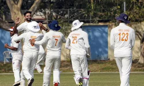 രഞ്ജി ട്രോഫി സെമി: ജമ്മു-കശ്മീരിന് മുൻതൂക്കം രഞ്ജി ട്രോഫി സെമി: ജമ്മു-കശ്മീരിന് മുൻതൂക്കം