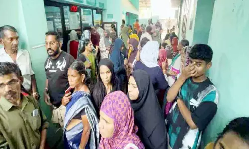 മരുന്ന് നൽകാൻ ആളില്ല;  താ​ലൂ​ക്ക് ആ​ശു​പ​ത്രി​യി​ൽ പൂ​ര​ത്തി​ര​ക്ക്