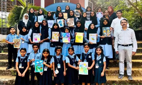 കൈയെഴുത്ത് മാഗസിനുകൾ പുറത്തിറക്കി