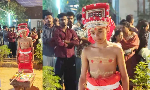 കാരണവർ തെയ്യത്തിന്‍റെ വെള്ളാട്ടം കെട്ടിയാടി 12കാരൻ