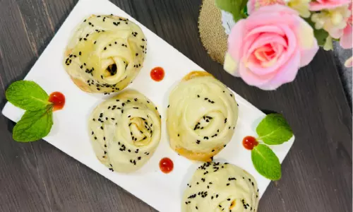 steamed rose bun