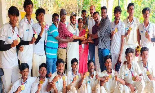 ഇ​ന്റ​ര്‍പോ​ളി ക്രി​ക്ക​റ്റി​ല്‍ കാ​സ​ര്‍കോ​ട് പോ​ളി ചാ​മ്പ്യ​ന്മാ​ര്‍