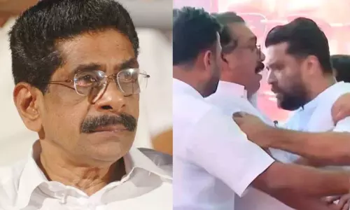 കുറ്റ്യാടിയിലേത് സ്നേഹത്തള്ളൊന്നുമല്ല, ഷാഫി അങ്ങനെ പ്രകോപിതനാവാൻ പാടില്ലായിരുന്നു, മാധ്യമങ്ങൾ ചുറ്റുമുണ്ടെന്ന കാര്യം മറന്നു; മുല്ലപ്പള്ളി രാമചന്ദ്രൻ