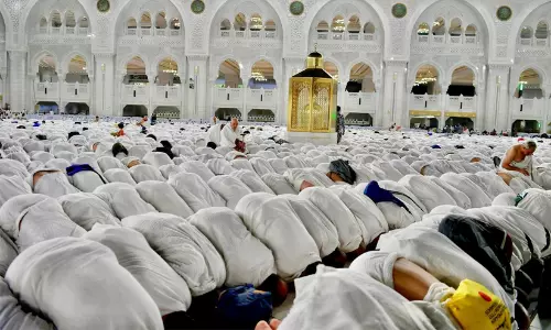 മസ്ജിദുൽ ഹറാമിൽ ആദ്യ തറാവീഹ്: വിശ്വാസനിർഭരമായ അന്തരീക്ഷത്തിൽ ഭക്തലക്ഷങ്ങൾ ഒത്തുചേർന്നു