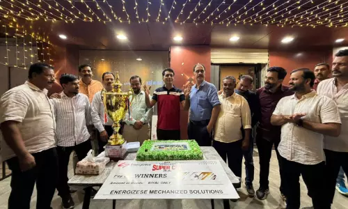 യാം​ബു സ​ഫ ഇ​ല​ക്ട്രോ​ണി​ക്സ് എ​ഫ്.​സി ടീം ​വി​ജ​യാ​ഘോ​ഷം