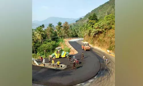 മ​ല​യോ​ര ഹൈ​വേ ത​ല​യാ​ട് റീ​ച്ച്  അ​ന്തി​മ​ഘ​ട്ട​ത്തി​ൽ