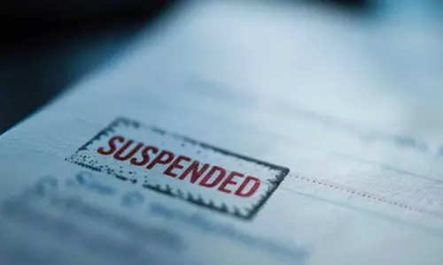 അ​ധ്യാ​പ​ക​നെ സ​സ്‌​പെ​ൻ​ഡ് ചെയ്തു