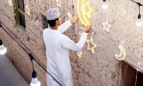 റ​മ​ദാ​ൻ: അ​വ​ശ്യ​വ​സ്തു​ക്ക​ളു​ടെ ല​ഭ്യ​ത ഉ​റ​പ്പാ​ക്കി അ​ധി​കൃ​ത​ർ