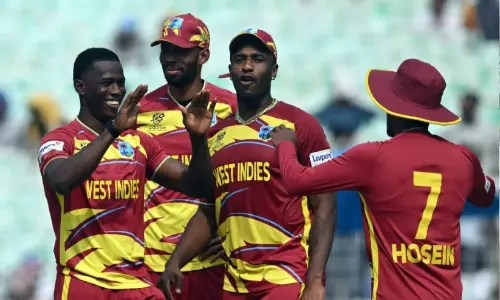 നാലും ജയിച്ച് വിൻഡീസ്; അസൂറികളെ തകർത്തത് 42 റൺസിന്