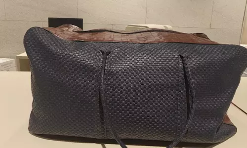 കെംപഗൗഡ അന്താരാഷ്ട്ര വിമാനത്താവളത്തിൽ 24 കോടിയുടെ കൊക്കെയ്നുമായി വിദേശവനിത അറസ്റ്റിൽ