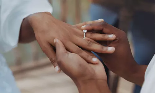 ക​ർ​ഷ​ക​രെ വി​വാ​ഹം ക​ഴി​ക്കു​ന്ന സ്ത്രീ​ക​ൾ​ക്ക് ​പ്രത്യേക പദവിയും അ​ല​വ​ൻ​സ​ും ന​ൽ​ക​ണം -എം.​എ​ൽ.​എ.