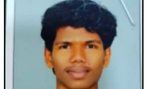 സ്കൂട്ടർ നിയന്ത്രണം വിട്ട് മരക്കുറ്റിയിലിടിച്ച് യുവാവിന് ദാരുണാന്ത്യം