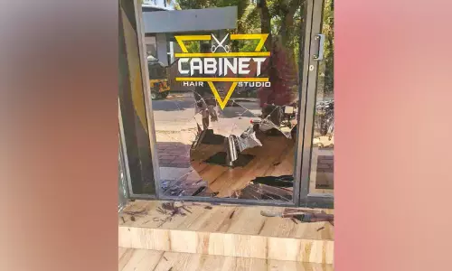 ചൂനാട് പട്ടാപ്പകൽ കാട്ടുപന്നി ആക്രമണം: കട തകർത്തു