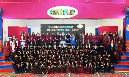 ഡ്യൂ​ൺ​സ് സ്കൂ​ളി​ൽ കെ.​ജി ഗ്രാ​​ജ്വേഷ​ൻ