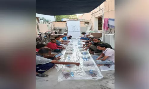 തൊഴിലാളികൾക്കായി ഇഫ്താർ വിരുന്നൊരുക്കി ‘ലൈറ്റ്സ് ഓഫ് കൈൻഡ്നെസ്’ തൊഴിലാളികൾക്കായി ഇഫ്താർ വിരുന്നൊരുക്കി ‘ലൈറ്റ്സ് ഓഫ് കൈൻഡ്നെസ്’