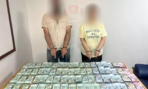 ബൗഷറിൽ വാഹനത്തിൽനിന്ന് പണം കവർന്നു; രണ്ടുപേർ പിടിയിൽ ബൗഷറിൽ വാഹനത്തിൽനിന്ന് പണം കവർന്നു; രണ്ടുപേർ പിടിയിൽ