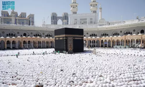 റമദാനിലെ ആദ്യ ജുമുഅ: ഇരുഹറമുകളും വിശ്വാസികളാൽ നിറഞ്ഞൊഴുകി; ആത്മീയ ചൈതന്യത്തിൽ ലക്ഷങ്ങൾ