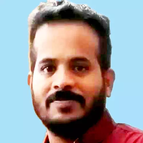 സു​ഹൃ​ത്തു​ക്ക​ളു​മൊ​ത്ത്  മീ​ൻ പി​ടി​ക്കു​ന്ന​തി​നി​ടെ  യു​വാ​വ് ഷോ​ക്കേ​റ്റ് മ​രി​ച്ചു