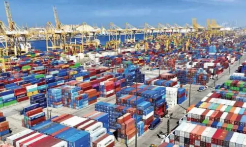 ജി.​ഡി.​പി 1.4 ല​ക്ഷം കോ​ടി; വ​ള​ർ​ച്ച​യി​ൽ കു​തി​ച്ച്​ യു.​എ.​ഇ