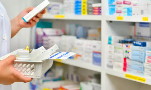 ച​ട്ട​ലം​ഘ​നം; സ്വ​കാ​ര്യ ഫാ​ർ​മ​സി​ക​ളു​ടെ ലൈ​സ​ൻ​സ് റ​ദ്ദാ​ക്കി