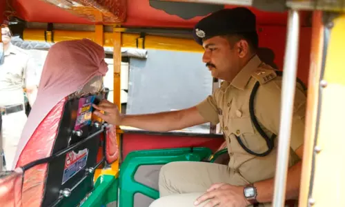 ജെ​ൻ​ഡ​ർ സെ​ൻ​സി​റ്റൈ​സേ​ഷ​നും സ്നേ​ഹി​താ സ്റ്റി​ക്ക​ർ കാ​മ്പ​യി​നും