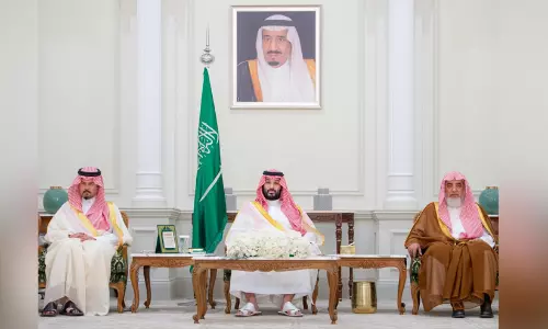 മദീനയിൽ പണ്ഡിതരെയും പൗരന്മാരെയും സ്വീകരിച്ച് സൗദി കിരീടാവകാശി; റമദാൻ ആശംസകൾ കൈമാറി