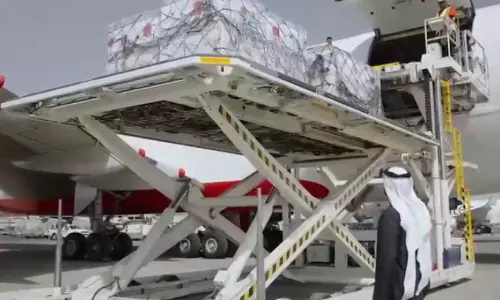 ഗ​സ്സ​യി​ലേ​ക്ക്​ യു.​എ.​ഇ​യും ബ​ഹ്​​റൈ​നും ചേ​ർ​ന്ന്​ 100ട​ൺ സ​ഹാ​യം അ​യ​ച്ചു