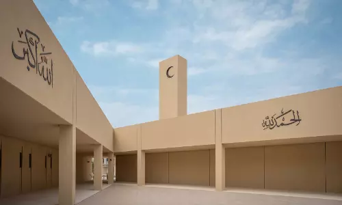 മ​സ്ദ​ര്‍ സി​റ്റി മ​സ്ജി​ദ് തു​റ​ന്നു; പ്ര​വ​ര്‍ത്ത​നം സൗ​രോ​ര്‍ജ​ത്തി​ല്‍