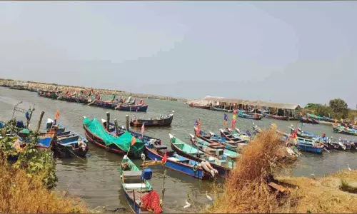 ചൂ​ട് ക​ടു​ത്തു; തീ​രം വ​റു​തി​യി​ൽ