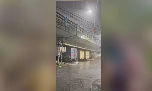 കു​ളി​രാ​യി​ വേ​ന​ൽ മ​ഴ