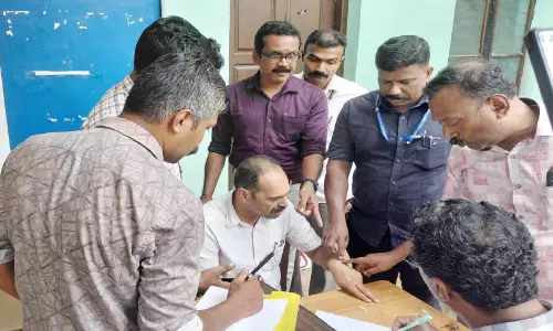 ഭൂമി തരംമാറ്റാൻ കൈക്കൂലി; വില്ലേജ് അസിസ്റ്റന്റിനെ വിജിലൻസ് അറസ്റ്റ് ചെയ്തു